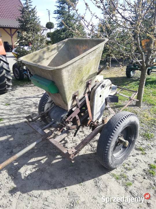 Rozsiewacz nawozu KOS nieuszkodzony Rolnictwo Sienno sprzedam