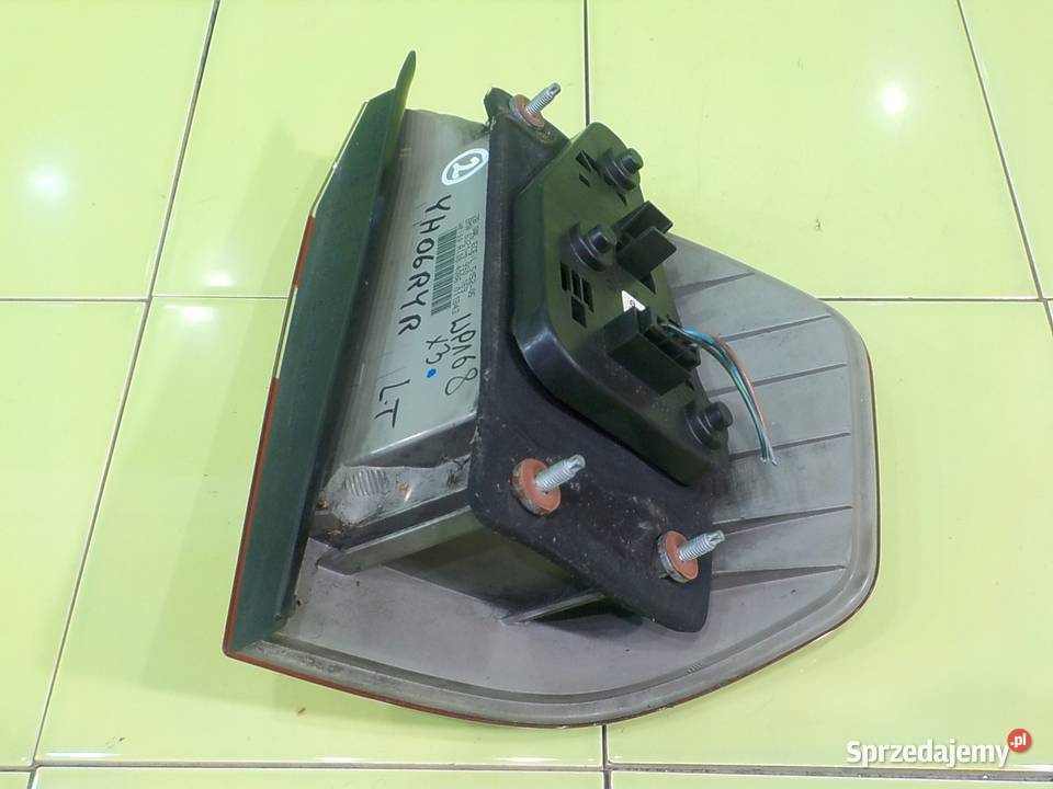 BMW X3 E83 25 B AUT 06r lampa lewa tyl Suków