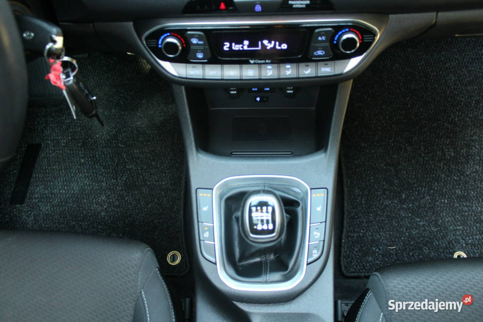 Hyundai i30 TGDI 140 Intro Panorama Bogate Rok produkcji 2017 Lubań