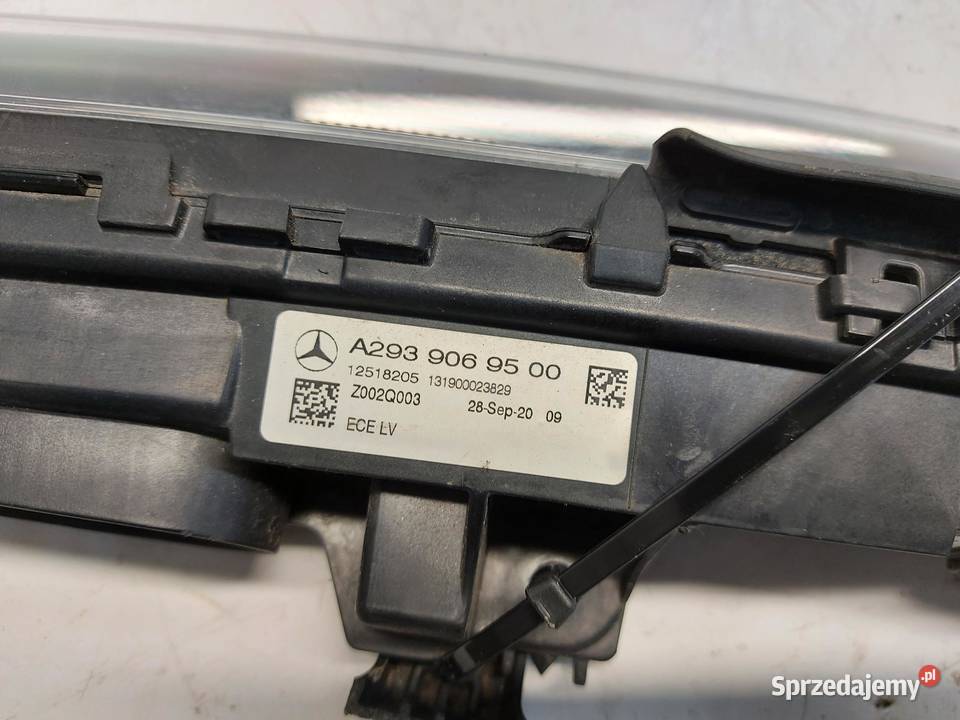 Mercedes EQC 400 W293 LAMPA ŚRODKOWA LED Oświetlenie