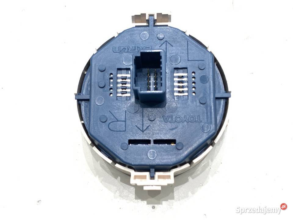 WŁĄCZNIK ŚWIATEŁ AWARYJNYCH TOYOTA YARIS III