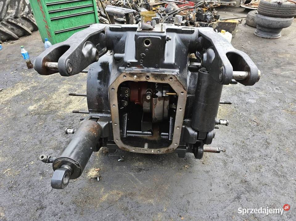 OBUDOWA TRAKTOR STEYR 6230 CVT 84211131 T7 PUMA Lipno