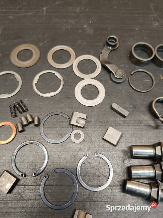 Sprężyna bolec śruba podkładka seger skrzynia Gołaczewy sprzedam