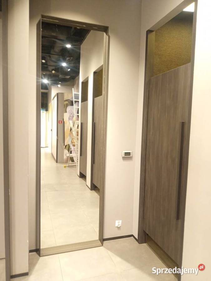 Lustra sklepowe do piątku