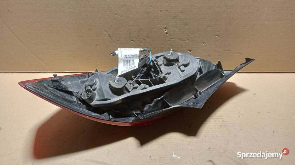 OPEL CORSA D LAMPA TYŁ LEWA 3D Zbierkowo