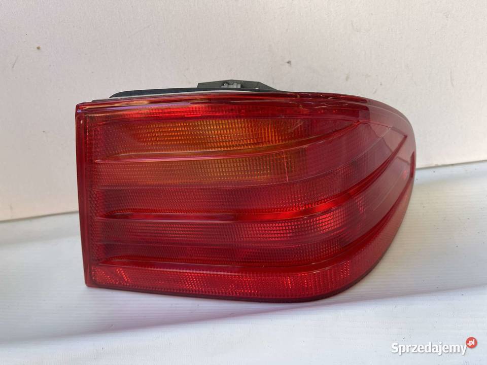 MERCEDES EKLASA PRAWA LAMPA TYŁ Lampy tylne Ostroróg