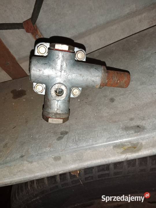 Regulator ciśnienia nowe oryginał 42480170 ursus
