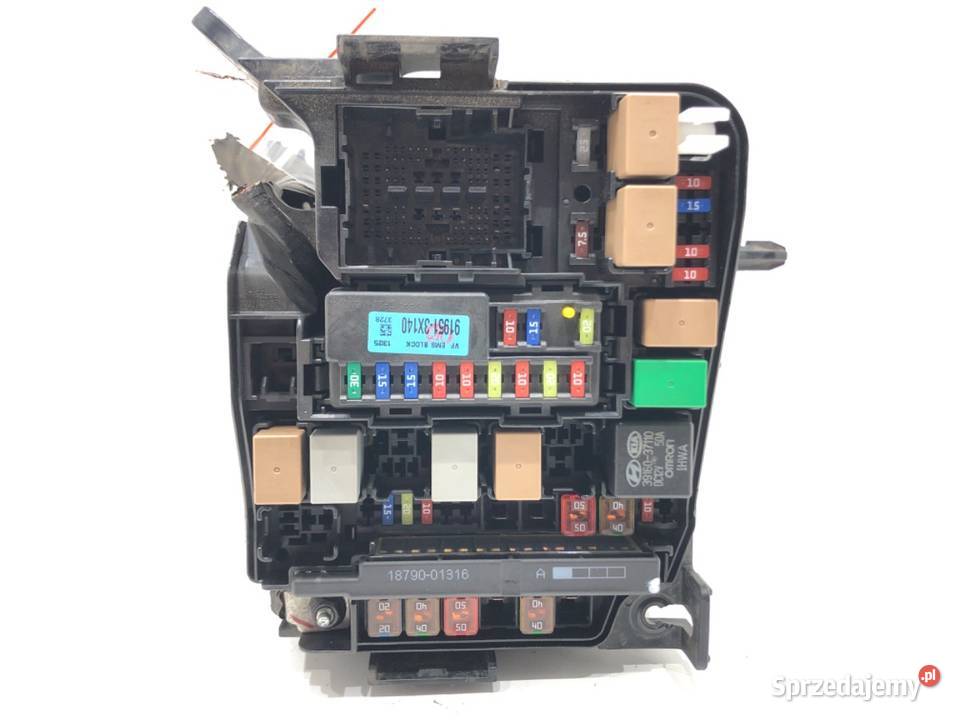 SKRZYNKA BEZPIECZNIKÓW HYUNDAI i30 919503X510 osobowe