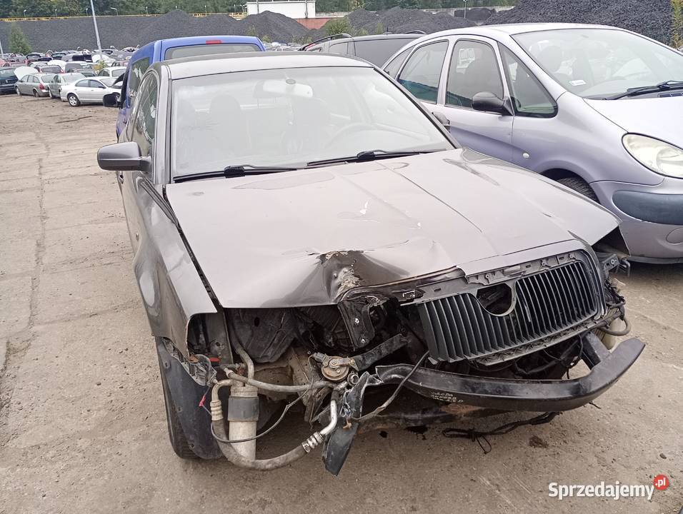 Skoda Super B 19 boczek drzwi skóra części Wałbrzych
