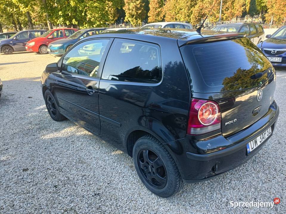 VW polo na dużej lampie ładna czarna do jazdy z Kłodzko
