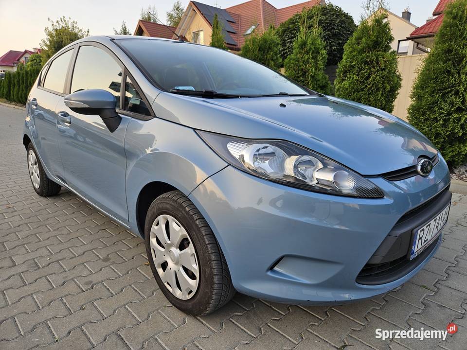 Ford Fiesta 2010 125 benzyna salon Polska 82KM Rzeszów