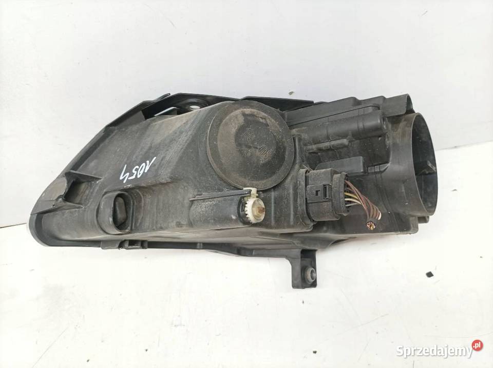 LAMPA PRZÓD PRAWA SOCZEWKA VW Volkswagen Passat