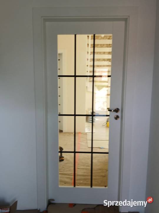 Drzwi wewnętrzne z ościeżnicą regulowaną sprzedam