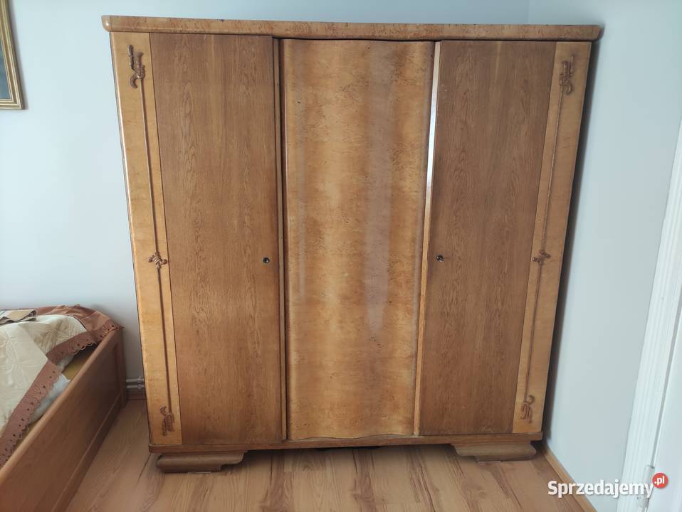 Duża szafa trzydrzwiowa z okresu międzywojennego Słupsk