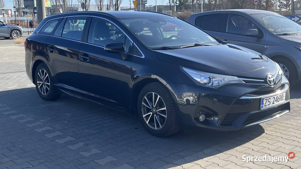 Piękna Toyota Avensis 2017 combi Automat Szczecin
