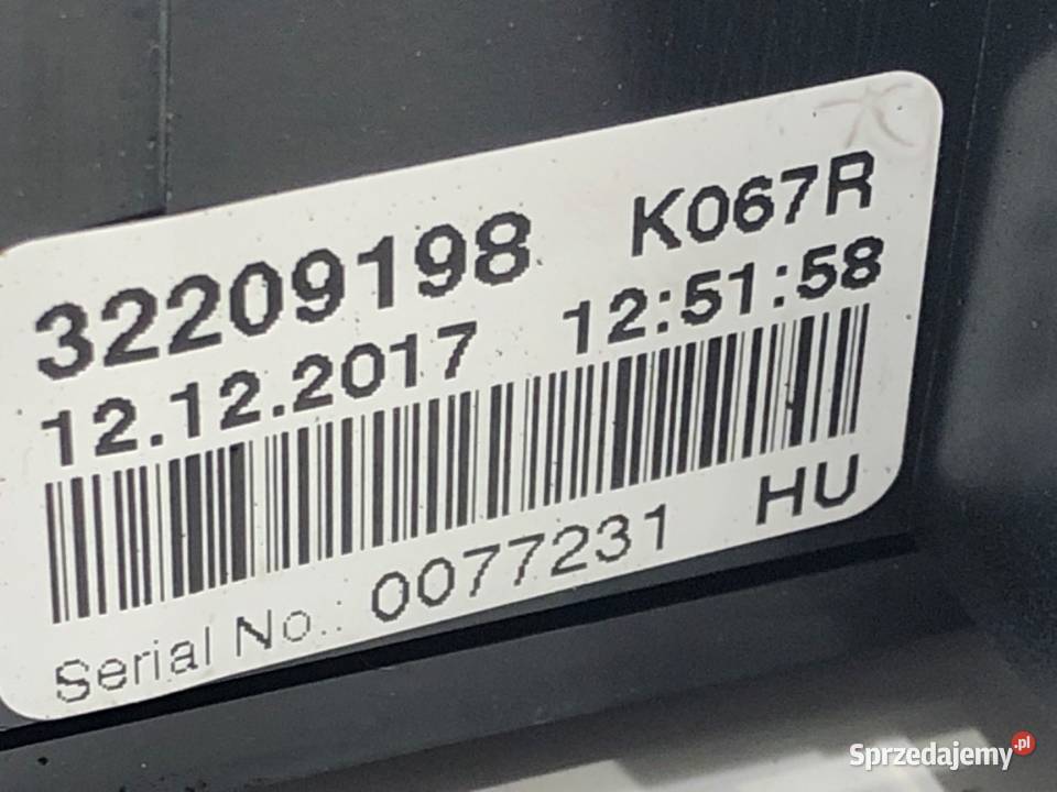 SKRZYNKA BEZPIECZNIKÓW VOLVO XC60 II 32209198