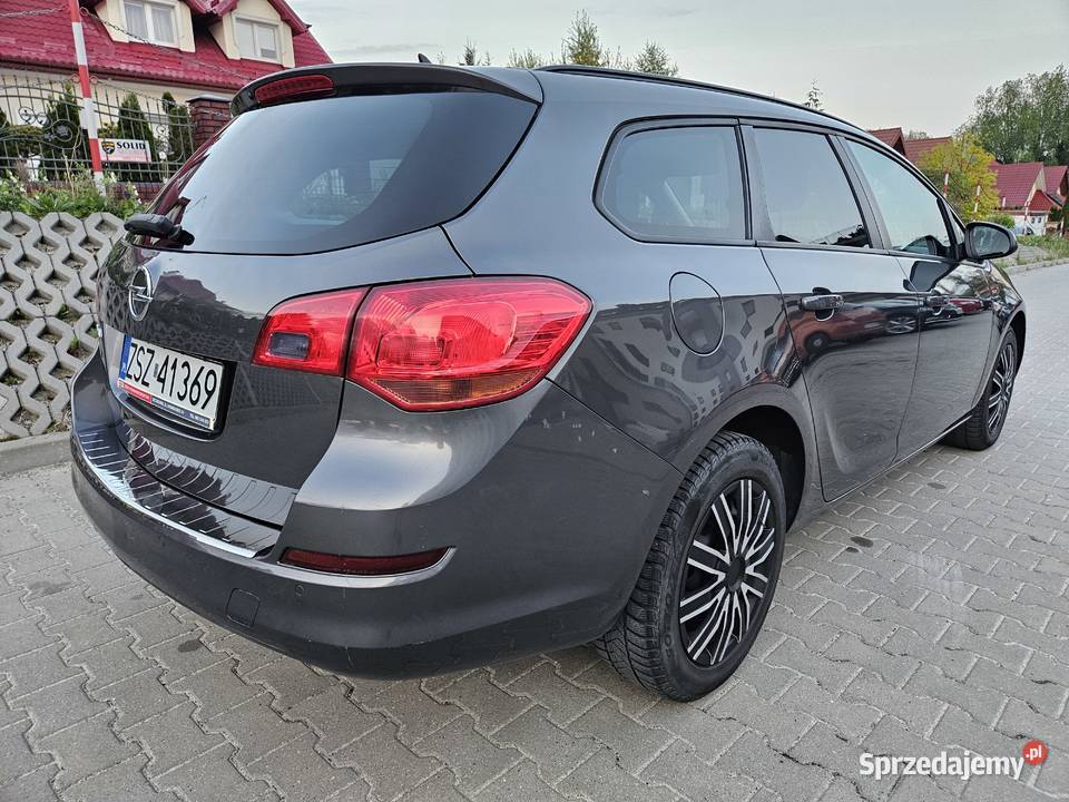 Opel Astra 2011 14T 120 6biegów tempomat manualna