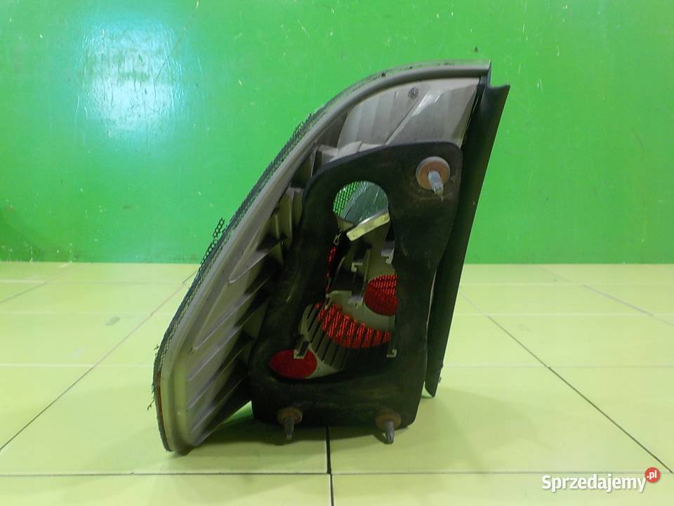BMW X3 E83 30 B 04r 5D lampa prawa tyl