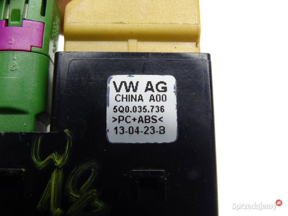 GNIAZDO PORT USB PANEL 5Q0035736 GOLF VII Panele sterowania, przełączniki małopolskie sprzedam