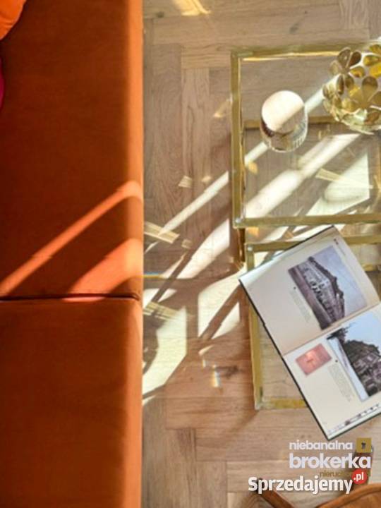 Wysokie mieszkanie w kamienicy które łączy mazowieckie