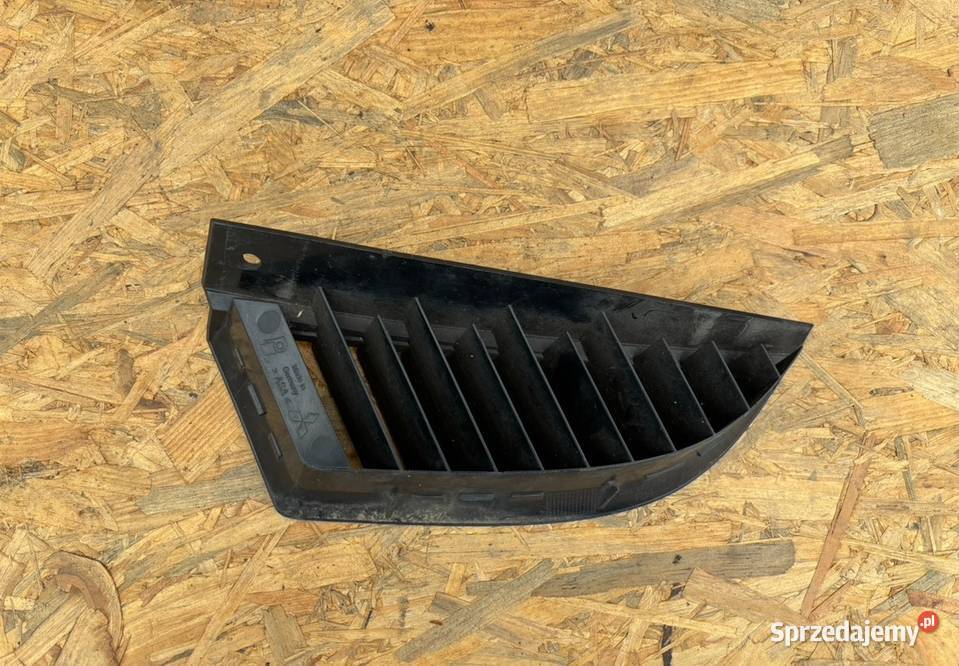 MITSUBISHI COLT VI 4 KRATKA W ZDERZAK PRAWA Międzychód