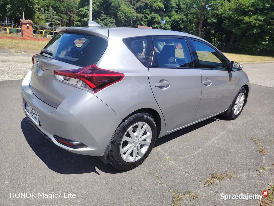 Auris 16 benzyna salon oryginał lakier 2X koła Auris łódzkie Łask