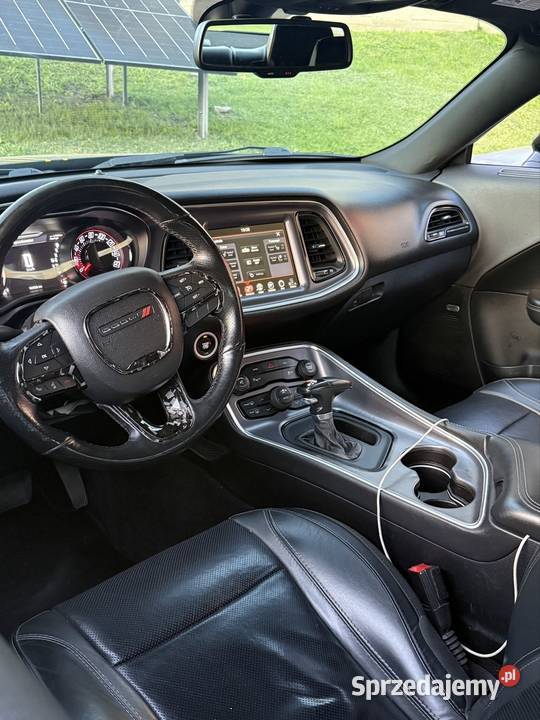 Dodge Challenger radio
