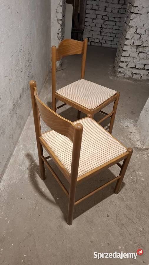 Dwa krzesła z czasów PRLU Wadowice