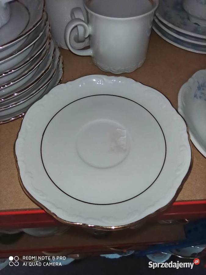 I 8 białych Ze złotym paseczkiem Z syg Bavaria Gdańsk