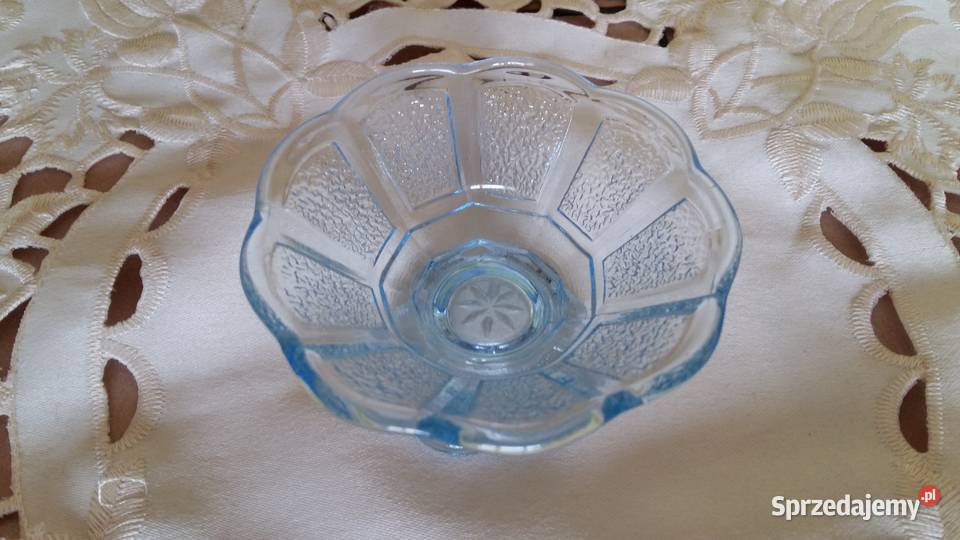 Owocarka na nóżceszkło błękitne srednica 8 Porcelana i szkło łódzkie Łódź