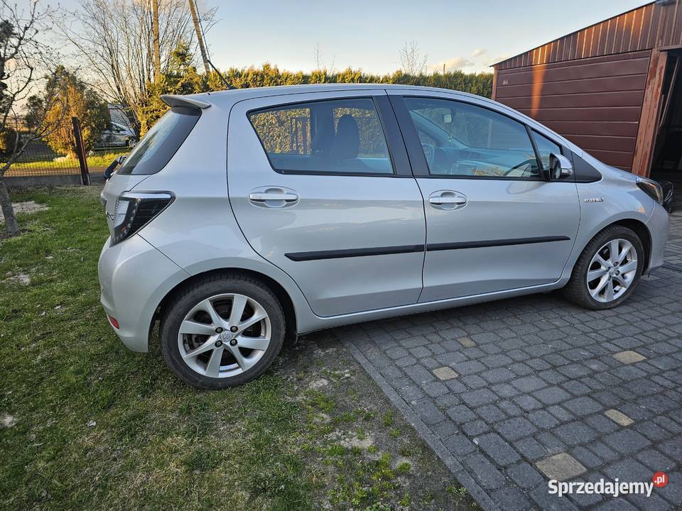Toyota Yaris l 2013r l 40 000 l 15 hybryda l 100 Yaris Yaris Wieluń