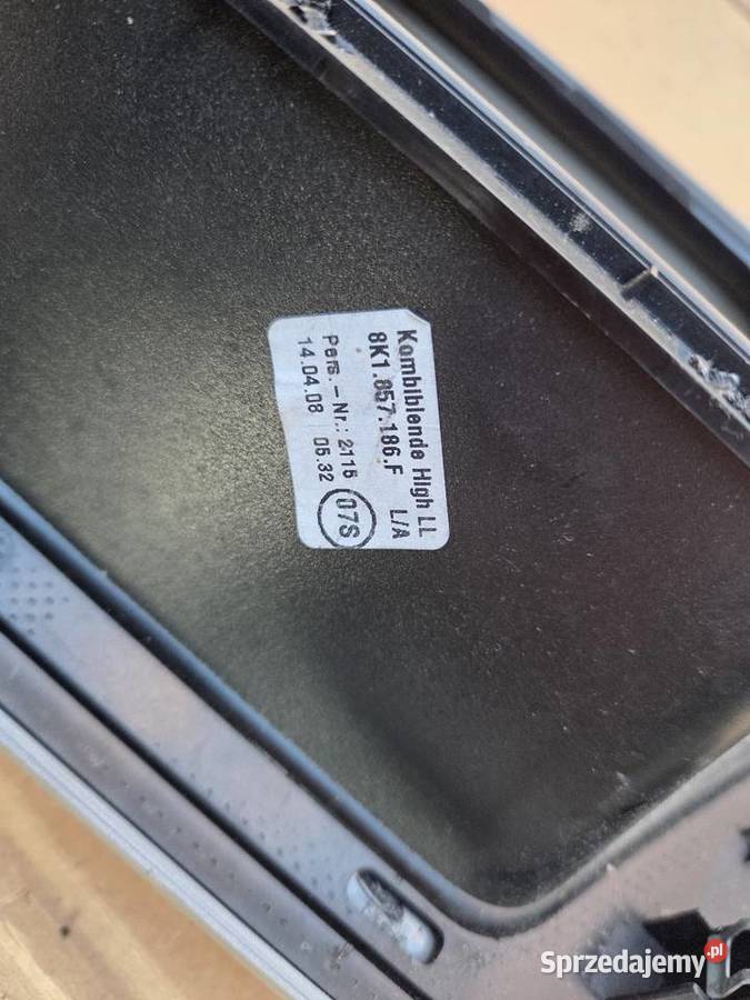 Audi A4 B8 ramka dekor wyświetlacza 8K1857186 Osłony i zaślepki warmińsko-mazurskie