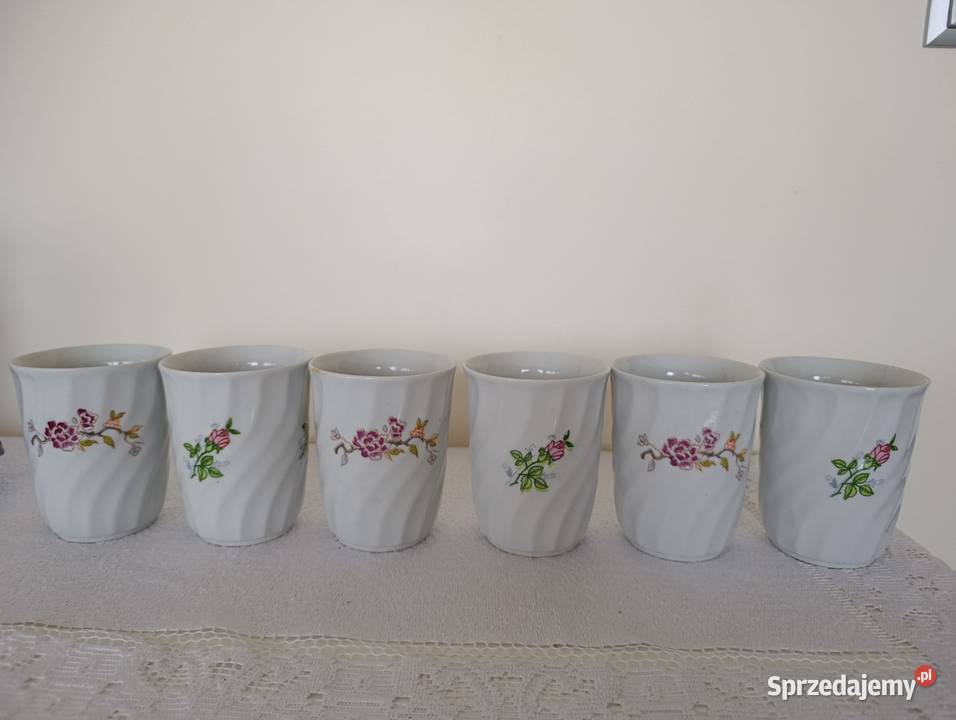 Nieużywane 6 kubków z kwiatami Chodzież PRL Kielce