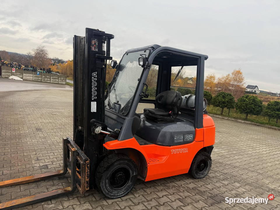 wózek widłowy TOYOTA 7FGF25 2500 330m 7300mtg Wózki widłowe