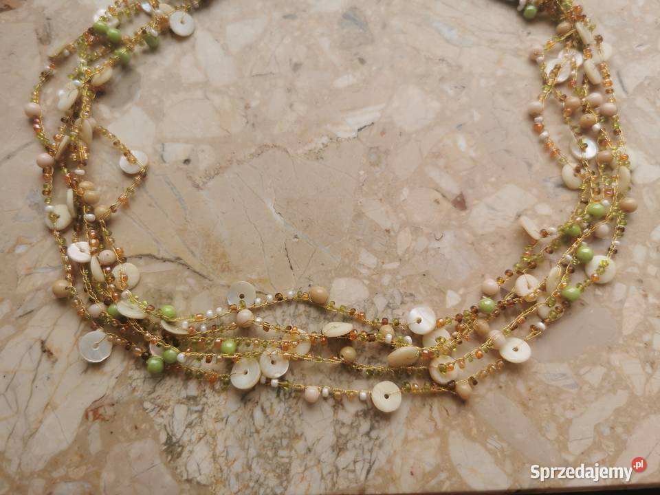 Krótkie korale w ciepłej tonacji Mielec