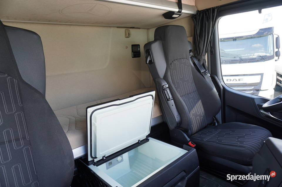 Ciągnik siodłowy MercedesBenz Actros 1842 2024 3 dwa łóżka Kraków