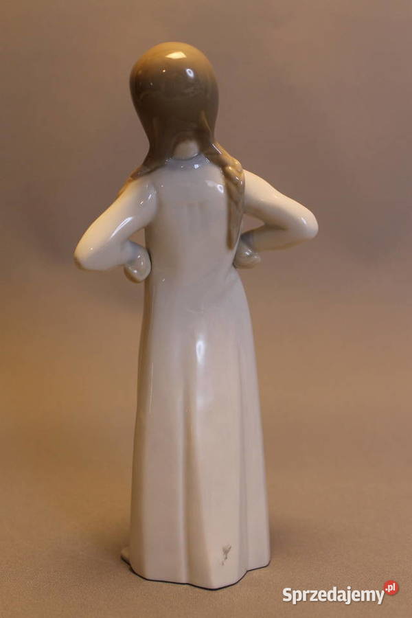 LLADRO Dziewczynka w nocnej koszuli Dobrzany