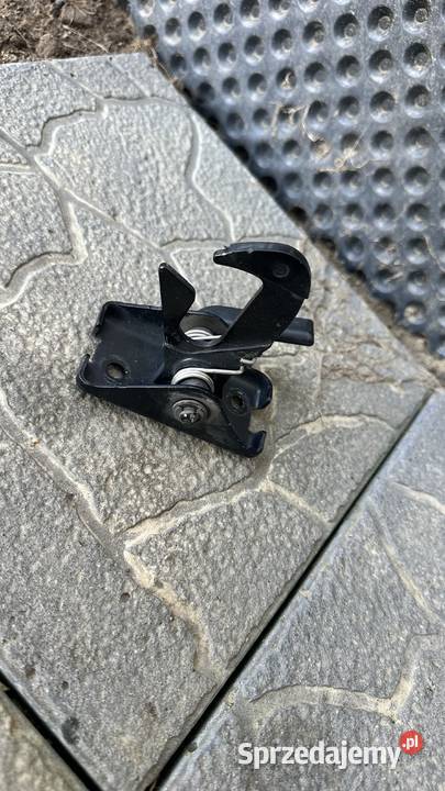 Audi A3 8V Rygiel Zamek Maski 8V0823480 osobowe