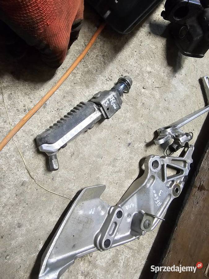 Suzuki RF 600 set prawy przedni podnóżek stopka Jelenia Góra