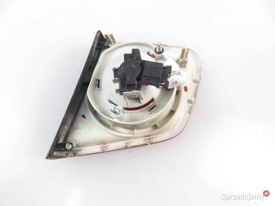 LAMPA LEWA TYLNA KLAPA VW JETTA III 1K2