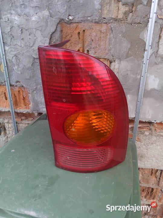 sprzedam lampe tylnom do Rnault Megane kombi z Cieślin sprzedam