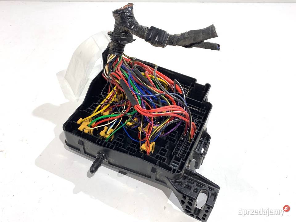 SKRZYNKA BEZPIECZNIKÓW SSANGYONG TIVOLI osobowe podkarpackie