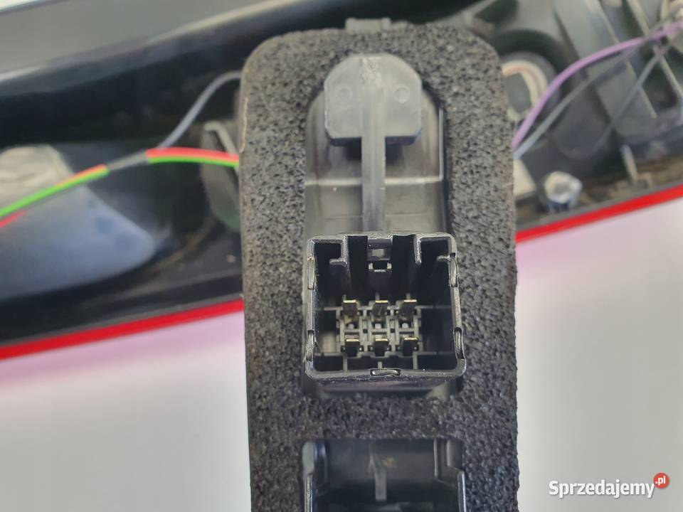 LAMPA PRAWA Ford Fiesta Mk5 Mk6 lift 0508r Rudka