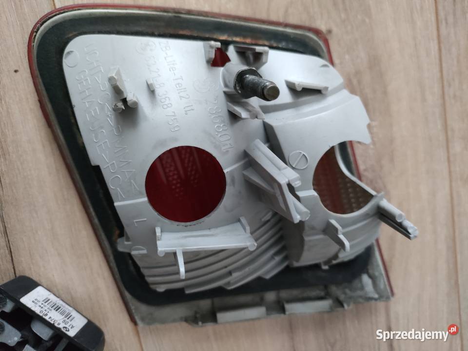 Lampy tylne klapy bagażnika BMW E46 Touring Środek Biała Rawska