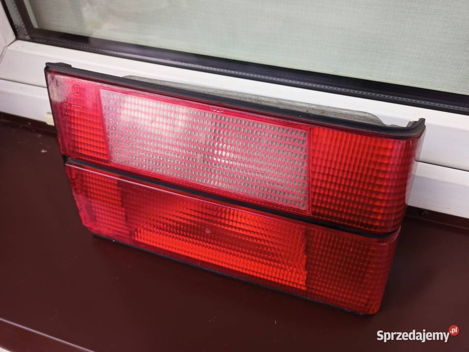 BMW E34 kombi Touring lampa tył tylna w klapę osobowe Sieradz