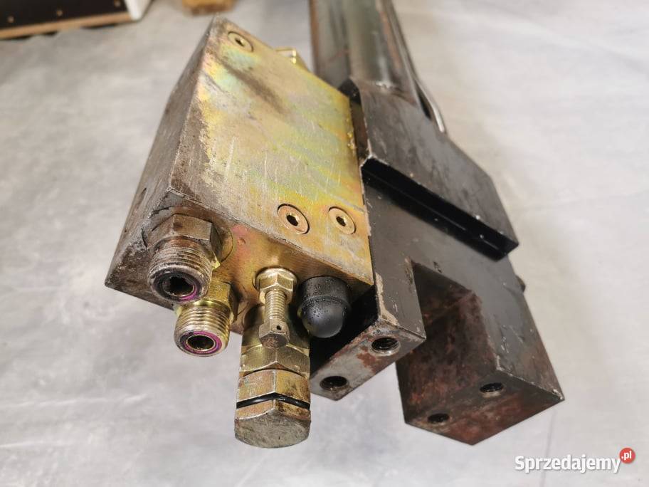 CAT TH 330 Cylinder hydrauliczny wysuwu masztu wielkopolskie Wilkowo