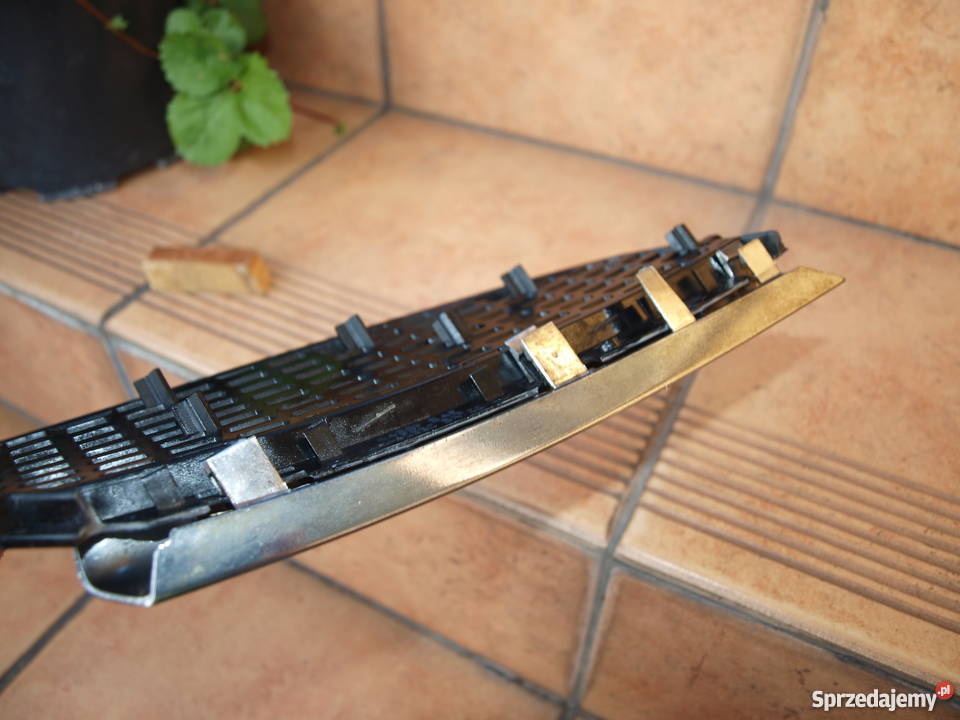 Nissan Almera listwa chrom na grill przód lewa Kalisz
