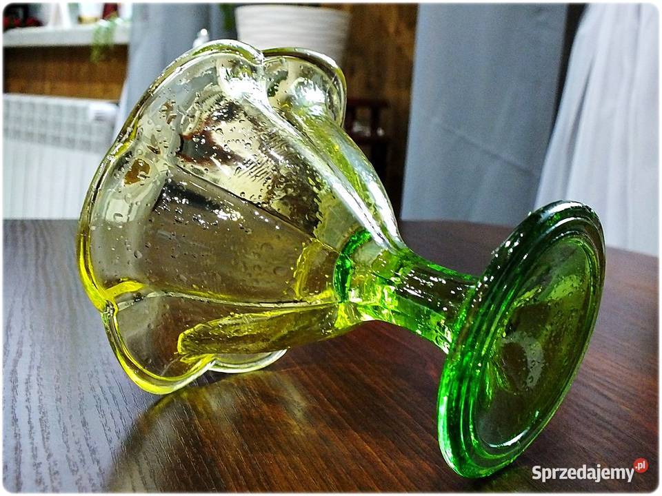 Stary pucharek szklany dwu kolorowe szkło stan Porcelana i szkło Żary