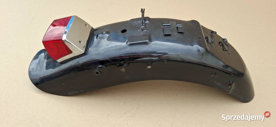 SUZUKI INTRUDER VS 1400 BŁOTNIK TYŁ LAMPA Bieleń