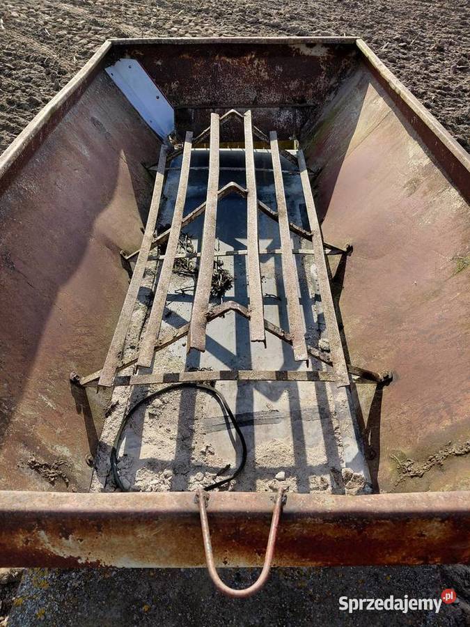 Rozsiewacz wapna nieuszkodzony Rozsiewacze nawozów Sierakowice